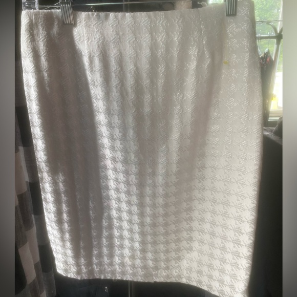 White skirt - size 6 - Picture 1 of 2